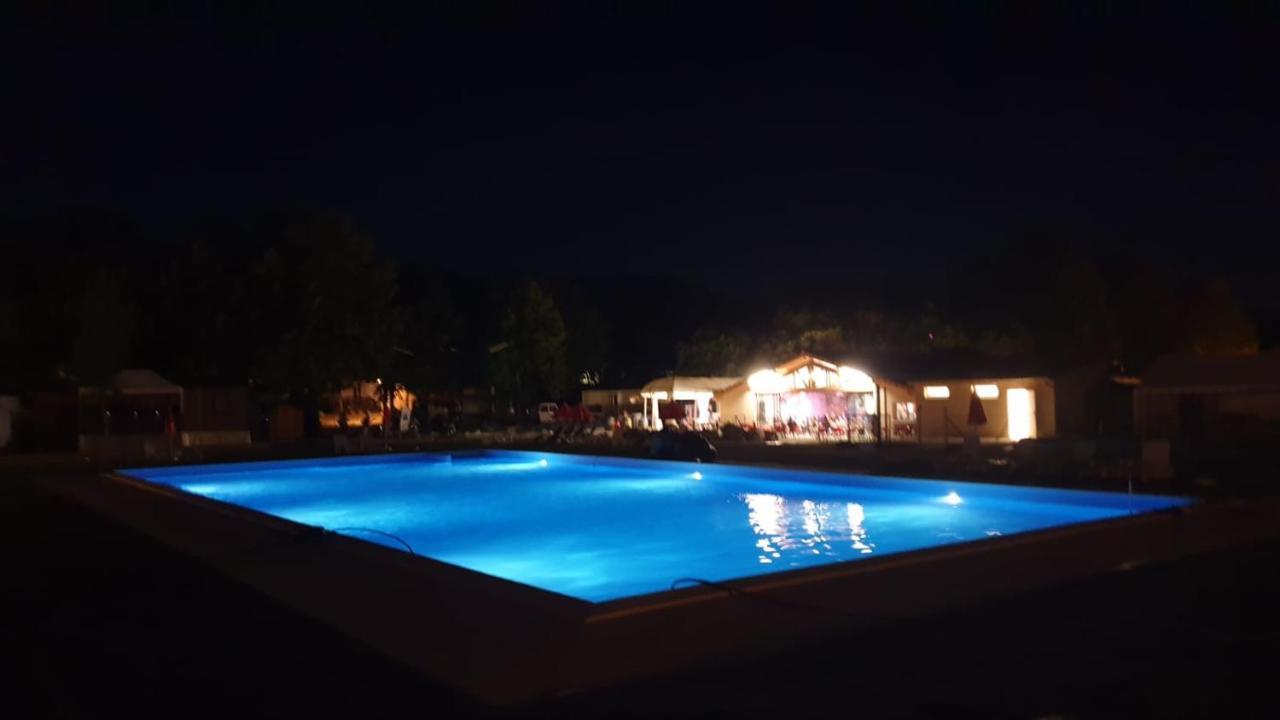 Camping Le Pré Cathare Lavelanet Extérieur photo