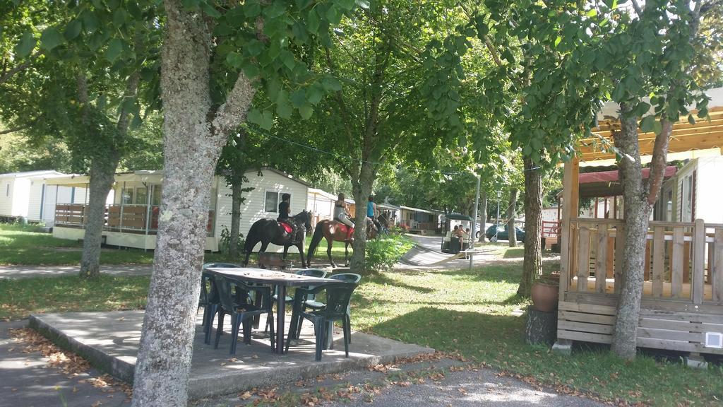 Camping Le Pré Cathare Lavelanet Extérieur photo